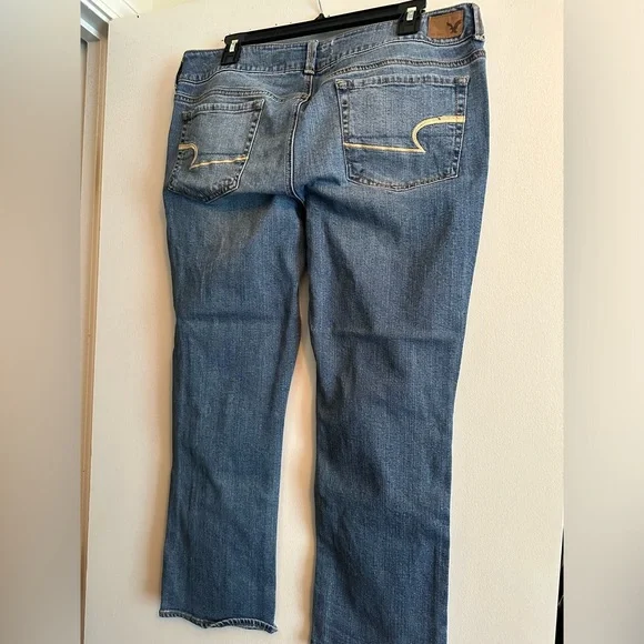 EUC American Eagle Artist Crop jeans - Picture 3 of 3